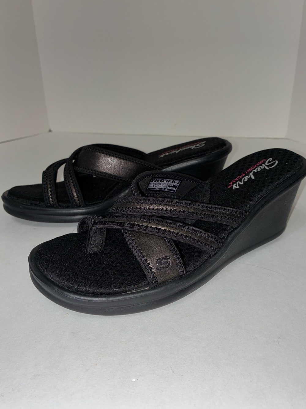 Skechers 8 Women's Slide Sandal Black Crisscross Straps & separated large toes - Picture 3 of 15